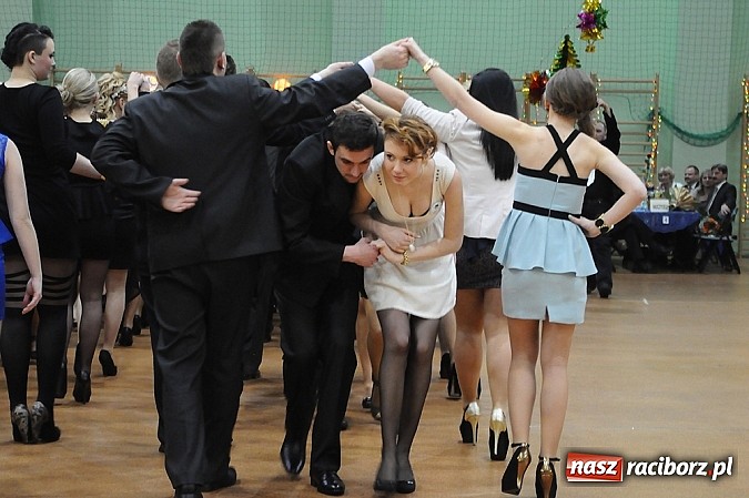 Zdjęcie w galerii na portalu naszraciborz.pl: Ekonomik rozpoczął dziś sezon studniówkowy wiadomości z regionu