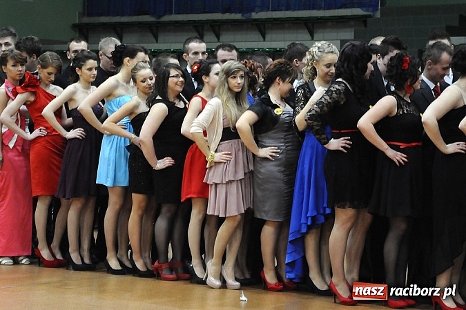 Zdjęcie w galerii na portalu naszraciborz.pl: Ekonomik rozpoczął dziś sezon studniówkowy wiadomości z regionu