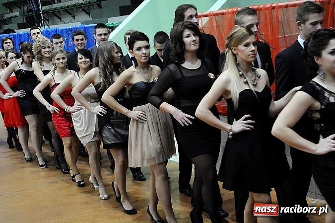 Zdjęcie w galerii na portalu naszraciborz.pl: Ekonomik rozpoczął dziś sezon studniówkowy wiadomości z regionu