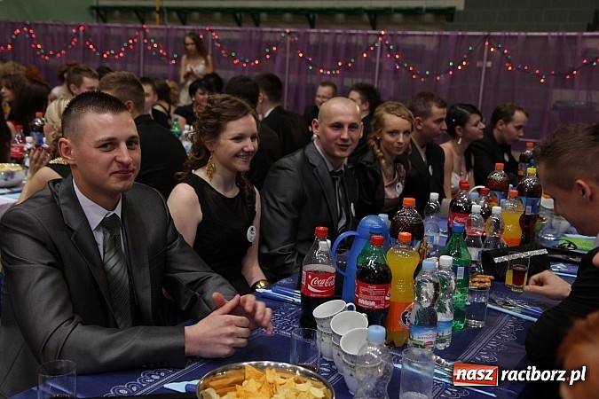 Zdjęcie w galerii na portalu naszraciborz.pl: Ekonomik rozpoczął dziś sezon studniówkowy wiadomości z regionu