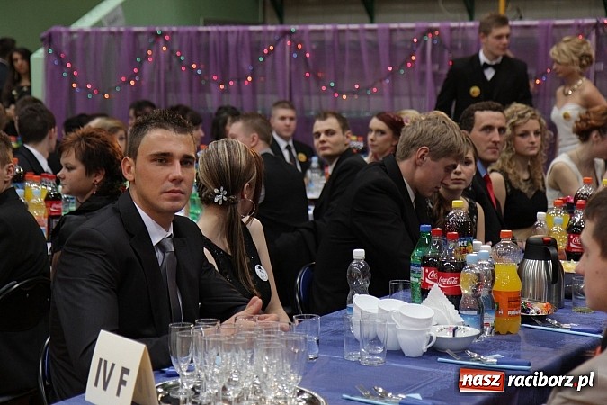 Zdjęcie w galerii na portalu naszraciborz.pl: Ekonomik rozpoczął dziś sezon studniówkowy wiadomości z regionu