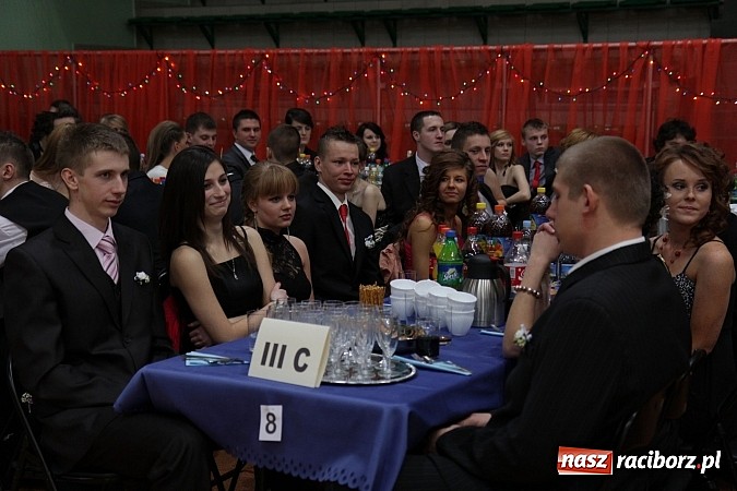 Zdjęcie w galerii na portalu naszraciborz.pl: Ekonomik rozpoczął dziś sezon studniówkowy wiadomości z regionu