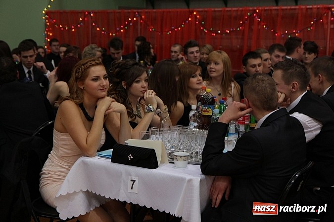 Zdjęcie w galerii na portalu naszraciborz.pl: Ekonomik rozpoczął dziś sezon studniówkowy wiadomości z regionu