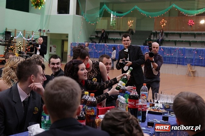 Zdjęcie w galerii na portalu naszraciborz.pl: Ekonomik rozpoczął dziś sezon studniówkowy wiadomości z regionu