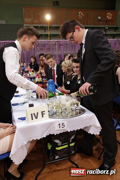 Zdjęcie w galerii na portalu naszraciborz.pl: Ekonomik rozpoczął dziś sezon studniówkowy wiadomości z regionu