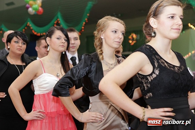 Zdjęcie w galerii na portalu naszraciborz.pl: Ekonomik rozpoczął dziś sezon studniówkowy wiadomości z regionu