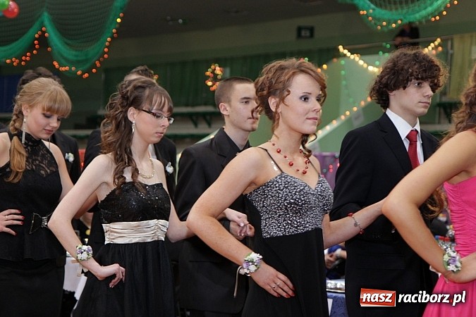 Zdjęcie w galerii na portalu naszraciborz.pl: Ekonomik rozpoczął dziś sezon studniówkowy wiadomości z regionu