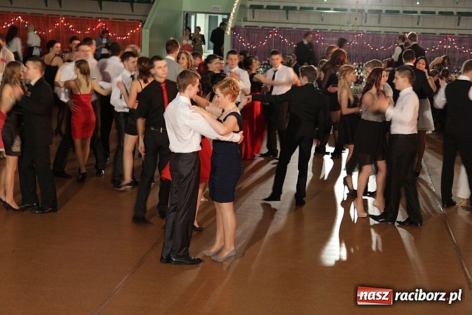 Zdjęcie w galerii na portalu naszraciborz.pl: Ekonomik rozpoczął dziś sezon studniówkowy wiadomości z regionu