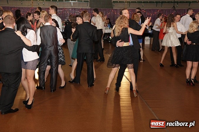 Zdjęcie w galerii na portalu naszraciborz.pl: Ekonomik rozpoczął dziś sezon studniówkowy wiadomości z regionu