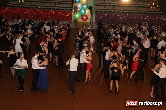 Zdjęcie w galerii na portalu naszraciborz.pl: Ekonomik rozpoczął dziś sezon studniówkowy wiadomości z regionu