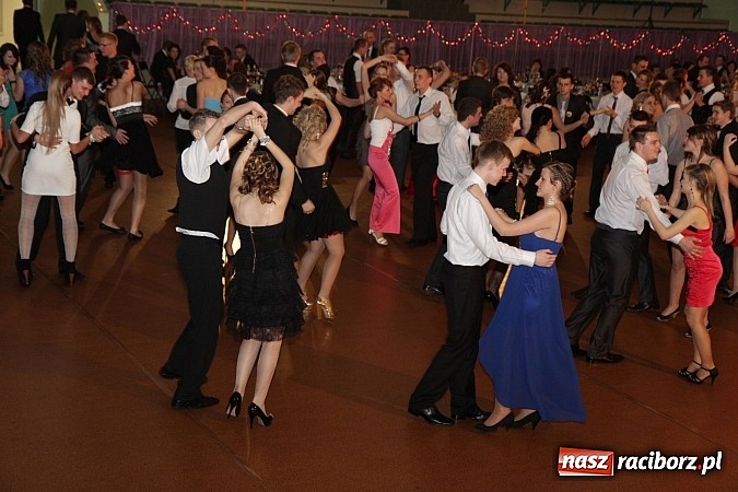 Zdjęcie w galerii na portalu naszraciborz.pl: Ekonomik rozpoczął dziś sezon studniówkowy wiadomości z regionu