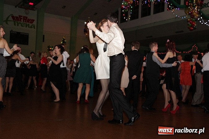 Zdjęcie w galerii na portalu naszraciborz.pl: Ekonomik rozpoczął dziś sezon studniówkowy wiadomości z regionu