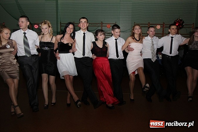 Zdjęcie w galerii na portalu naszraciborz.pl: Ekonomik rozpoczął dziś sezon studniówkowy wiadomości z regionu