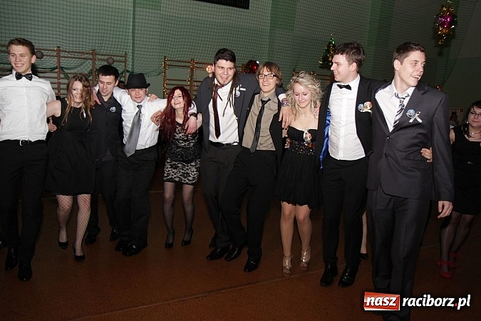 Zdjęcie w galerii na portalu naszraciborz.pl: Ekonomik rozpoczął dziś sezon studniówkowy wiadomości z regionu