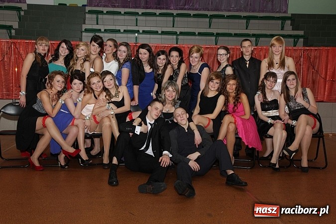 Zdjęcie w galerii na portalu naszraciborz.pl: Ekonomik rozpoczął dziś sezon studniówkowy wiadomości z regionu