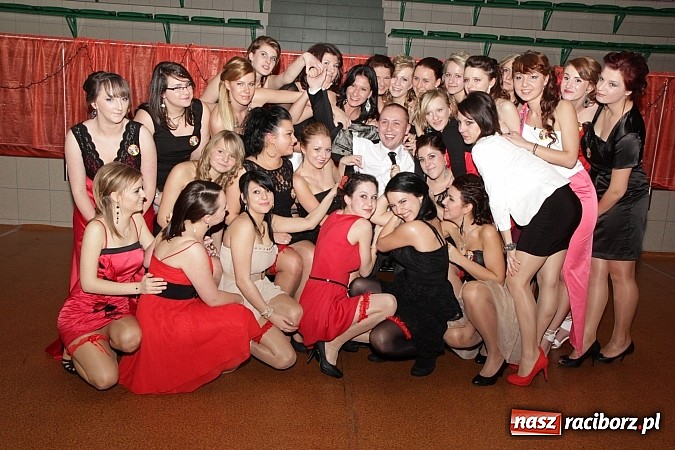 Zdjęcie w galerii na portalu naszraciborz.pl: Ekonomik rozpoczął dziś sezon studniówkowy wiadomości z regionu