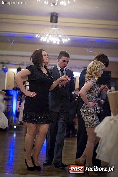 Zdjęcie w galerii na portalu naszraciborz.pl: Ona tańczy dla mnie... dwie klasy Mechanika bawiły się w Bravo wiadomości z regionu