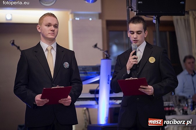 Zdjęcie w galerii na portalu naszraciborz.pl: Ona tańczy dla mnie... dwie klasy Mechanika bawiły się w Bravo wiadomości z regionu