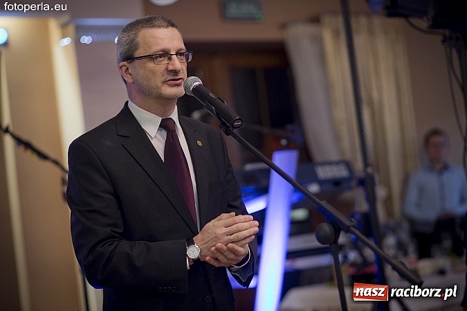 Zdjęcie w galerii na portalu naszraciborz.pl: Ona tańczy dla mnie... dwie klasy Mechanika bawiły się w Bravo wiadomości z regionu