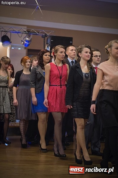 Zdjęcie w galerii na portalu naszraciborz.pl: Ona tańczy dla mnie... dwie klasy Mechanika bawiły się w Bravo wiadomości z regionu