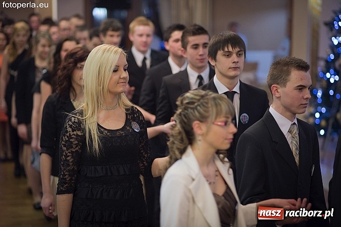 Zdjęcie w galerii na portalu naszraciborz.pl: Ona tańczy dla mnie... dwie klasy Mechanika bawiły się w Bravo wiadomości z regionu