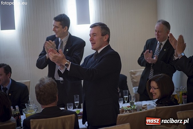 Zdjęcie w galerii na portalu naszraciborz.pl: Ona tańczy dla mnie... dwie klasy Mechanika bawiły się w Bravo wiadomości z regionu