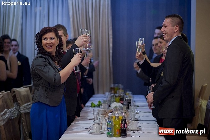 Zdjęcie w galerii na portalu naszraciborz.pl: Ona tańczy dla mnie... dwie klasy Mechanika bawiły się w Bravo wiadomości z regionu