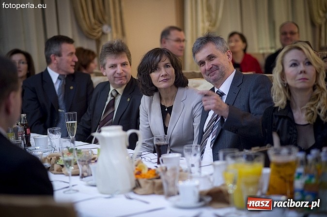 Zdjęcie w galerii na portalu naszraciborz.pl: Ona tańczy dla mnie... dwie klasy Mechanika bawiły się w Bravo wiadomości z regionu