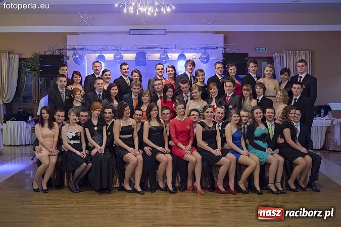 Zdjęcie w galerii na portalu naszraciborz.pl: Ona tańczy dla mnie... dwie klasy Mechanika bawiły się w Bravo wiadomości z regionu