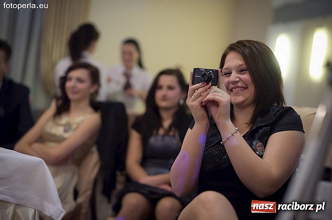 Zdjęcie w galerii na portalu naszraciborz.pl: Ona tańczy dla mnie... dwie klasy Mechanika bawiły się w Bravo wiadomości z regionu