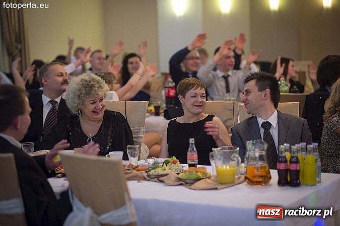 Zdjęcie w galerii na portalu naszraciborz.pl: Ona tańczy dla mnie... dwie klasy Mechanika bawiły się w Bravo wiadomości z regionu