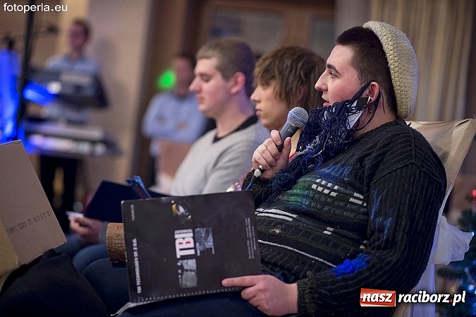 Zdjęcie w galerii na portalu naszraciborz.pl: Ona tańczy dla mnie... dwie klasy Mechanika bawiły się w Bravo wiadomości z regionu