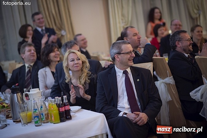 Zdjęcie w galerii na portalu naszraciborz.pl: Ona tańczy dla mnie... dwie klasy Mechanika bawiły się w Bravo wiadomości z regionu