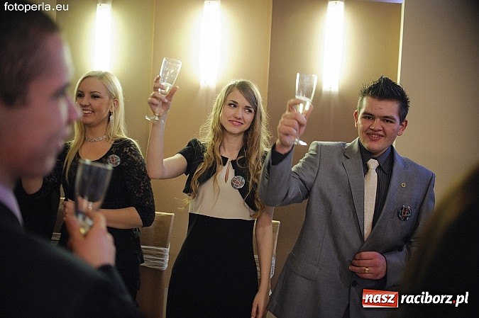 Zdjęcie w galerii na portalu naszraciborz.pl: Ona tańczy dla mnie... dwie klasy Mechanika bawiły się w Bravo wiadomości z regionu