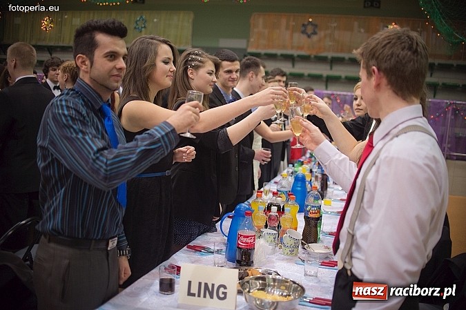 Zdjęcie w galerii na portalu naszraciborz.pl: Maturzyści I LO bawili się w Arenie Rafako wiadomości z regionu