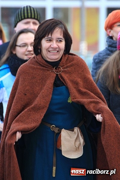 Zdjęcie w galerii na portalu naszraciborz.pl: Drengowie i strażacy na raciborskim rynku wiadomości z regionu