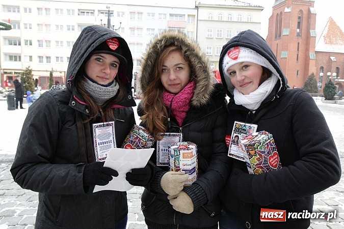 Zdjęcie w galerii na portalu naszraciborz.pl: Drengowie i strażacy na raciborskim rynku wiadomości z regionu