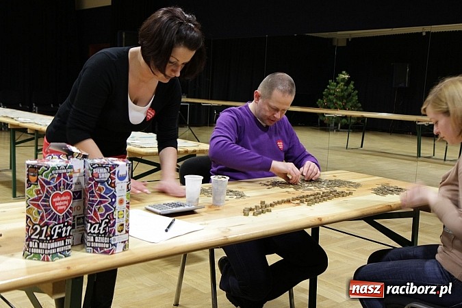 Zdjęcie w galerii na portalu naszraciborz.pl: Drengowie i strażacy na raciborskim rynku wiadomości z regionu