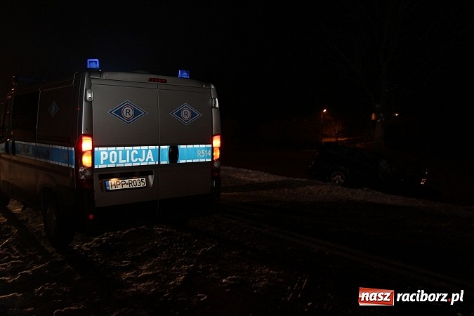 Zdjęcie w galerii na portalu naszraciborz.pl: Wypadek w Rzuchowie. Jedna osoba w szpitalu wiadomości z regionu