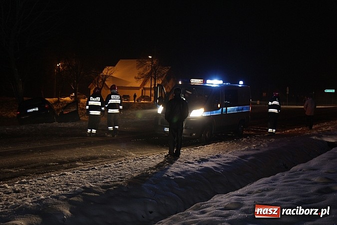 Zdjęcie w galerii na portalu naszraciborz.pl: Wypadek w Rzuchowie. Jedna osoba w szpitalu wiadomości z regionu