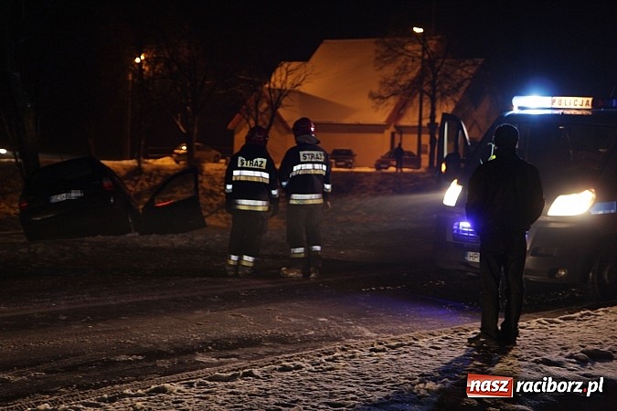 Zdjęcie w galerii na portalu naszraciborz.pl: Wypadek w Rzuchowie. Jedna osoba w szpitalu wiadomości z regionu