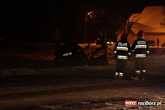 Zdjęcie w galerii na portalu naszraciborz.pl: Wypadek w Rzuchowie. Jedna osoba w szpitalu wiadomości z regionu