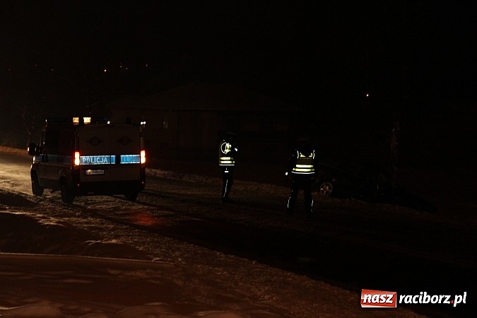 Zdjęcie w galerii na portalu naszraciborz.pl: Wypadek w Rzuchowie. Jedna osoba w szpitalu wiadomości z regionu