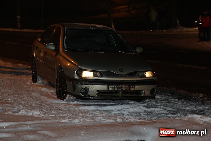 Zdjęcie w galerii na portalu naszraciborz.pl: Wypadek w Rzuchowie. Jedna osoba w szpitalu wiadomości z regionu