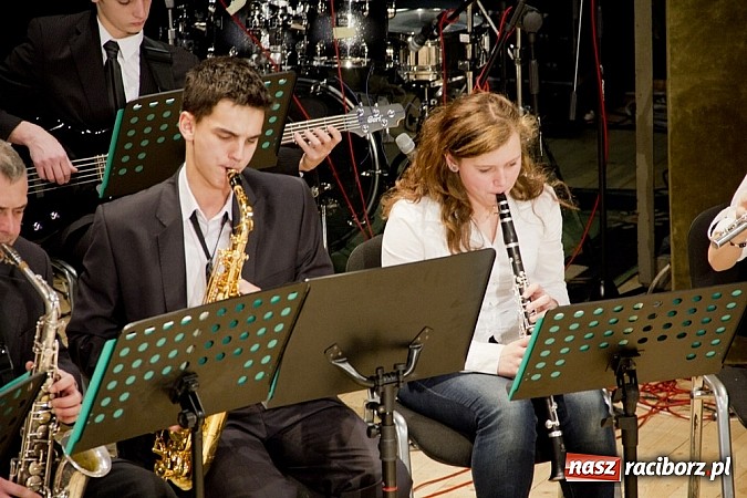 Zdjęcie w galerii na portalu naszraciborz.pl: WOŚP zagrała w Raciborzu. Finał w RCK-u wiadomości z regionu