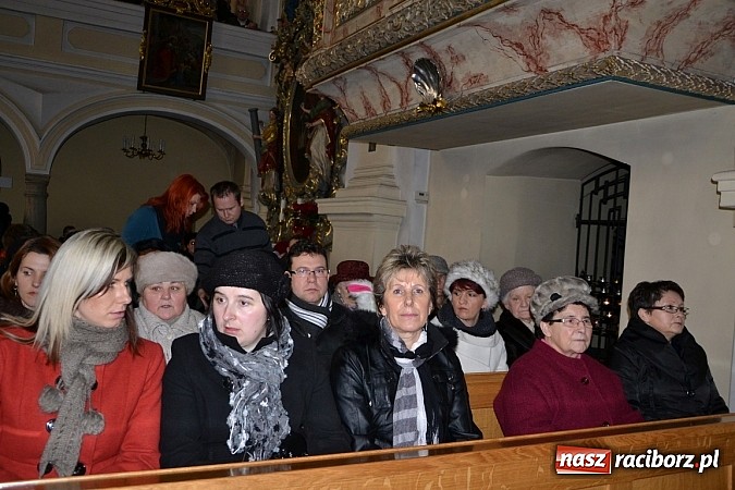 Zdjęcie w galerii na portalu naszraciborz.pl: Kolędowanie przy żłóbku - wspaniały koncert małych laureatów w Tworkowie wiadomości z regionu