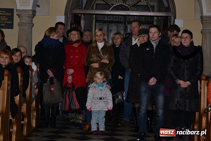 Zdjęcie w galerii na portalu naszraciborz.pl: Kolędowanie przy żłóbku - wspaniały koncert małych laureatów w Tworkowie wiadomości z regionu