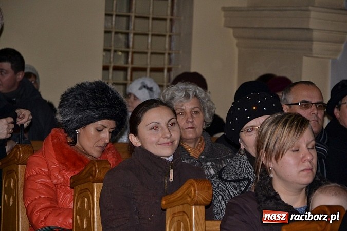 Zdjęcie w galerii na portalu naszraciborz.pl: Kolędowanie przy żłóbku - wspaniały koncert małych laureatów w Tworkowie wiadomości z regionu