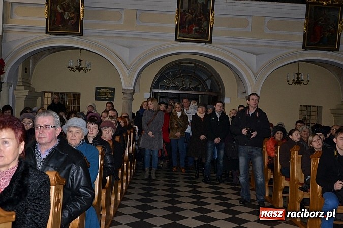 Zdjęcie w galerii na portalu naszraciborz.pl: Kolędowanie przy żłóbku - wspaniały koncert małych laureatów w Tworkowie wiadomości z regionu