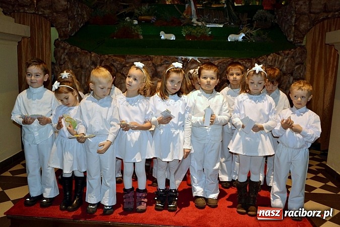 Zdjęcie w galerii na portalu naszraciborz.pl: Kolędowanie przy żłóbku - wspaniały koncert małych laureatów w Tworkowie wiadomości z regionu